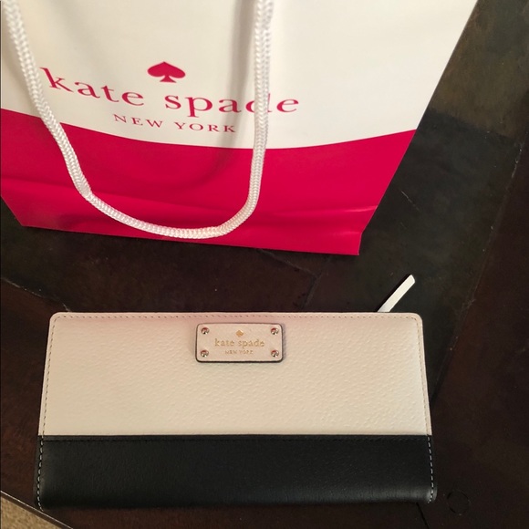kate spade Accessories - Kate Spade wallet 💜
